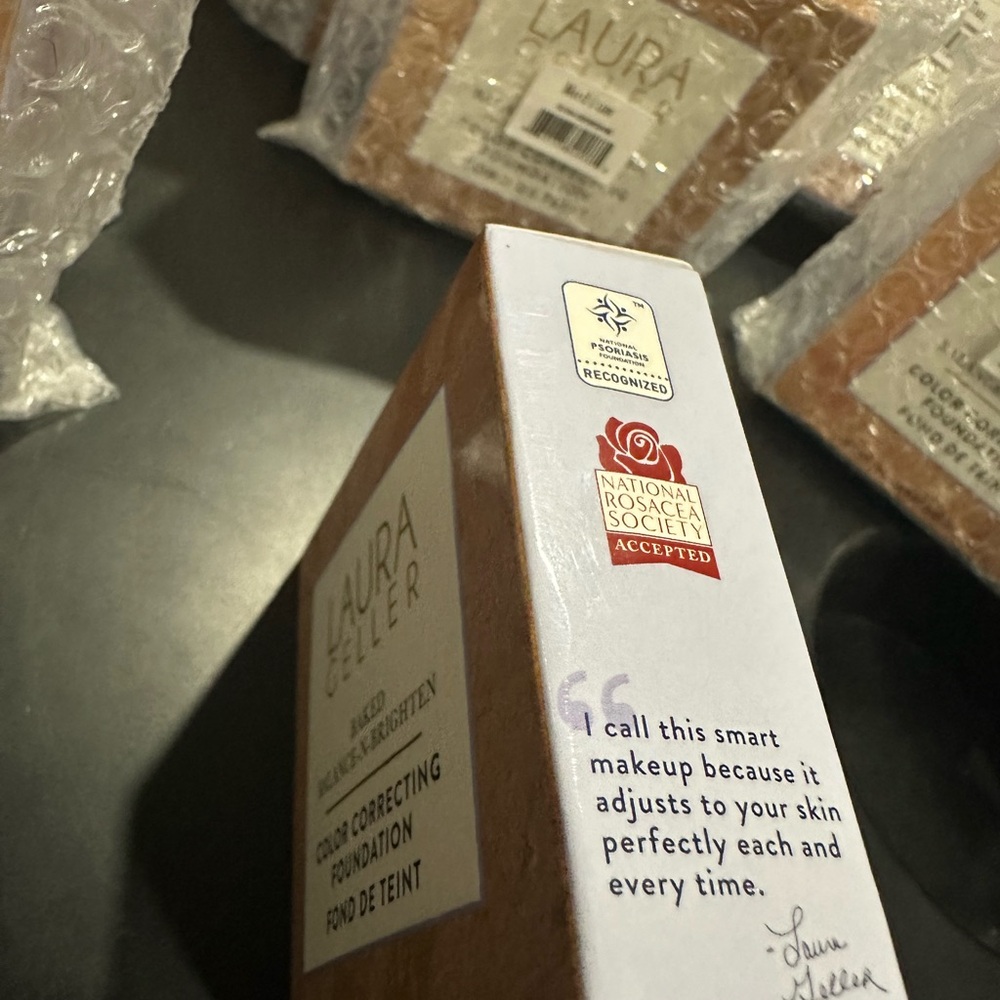 Laura Geller Baked Balance-N-Brighten Color correcting Foundation - Picture 6 of 14